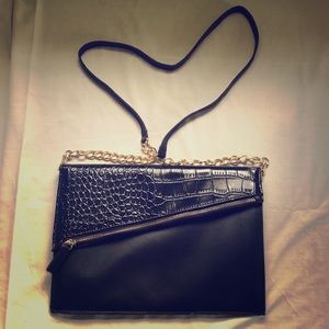 NWOT NEVER USED BEAUTIFUL BLACK CROSSBODY BAG